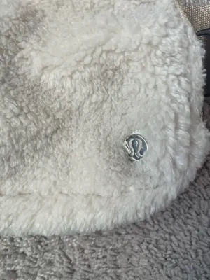 Lululemon Everywhere Belt Bag Fleece thumbnail 2