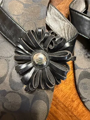 Coach Womens 8.5 M Suki Fringe Flower Sandals A8123 Skye Patent Black/Chesnut thumbnail 8