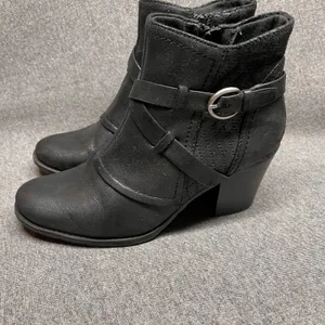 Bare‎ Traps Launa Black Faux Leather Buckle Ankle Boots Women's Size 6M thumbnail 3