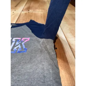 PINK Victoria's Secret Gray‎ Navy Raglan Sleeve Graphic T Shirt Womens Medium thumbnail 5