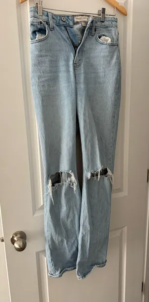 Abercrombie Curve Love High-Rise 90s Relaxed Jeans thumbnail 1