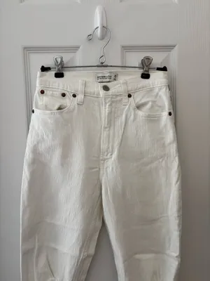 Abercrombie Ultra High-Rise Straight Jeans Ankle thumbnail 3