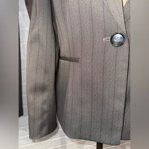 Le Suit New With Tags Women’s Latte Tan Pinstripe Blazer and Pants Suit Set thumbnail 7