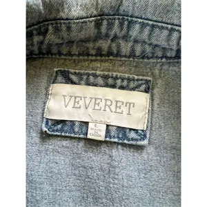 Veveret Light Wash Button Front Lightweight Denim Jean Jacket Women's Large Blue thumbnail 3