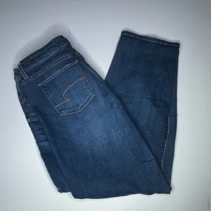 Time & Tru Distressed Medium Wash Straight Leg Jeans 18 thumbnail 2