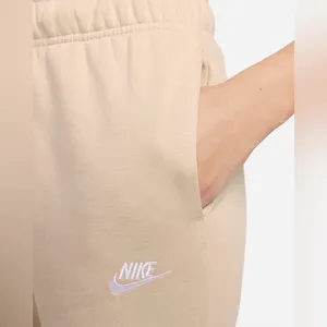 Nike Sportswear Club Fleece Joggers - Sanddrift thumbnail 4