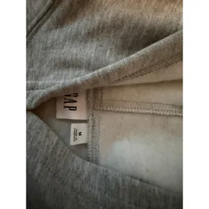Gap Women's Fleece Pullover Hoodie Gray Embroidered Arch Logo Size Medium thumbnail 4