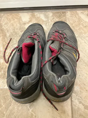 Keen Koven Gray and red hiking shoes thumbnail 2