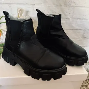 Boutique Lug Sole Boots thumbnail 3