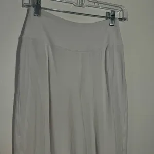 Lululemon Blissed‎ Out Culottes 21" In White Size 4 thumbnail 3