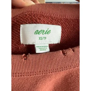 Aerie Women XS Terracotta Rust Distressed Cropped Raglan Crewneck Sweatshirt thumbnail 3