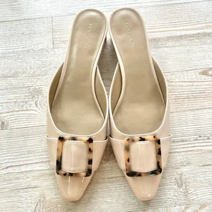 Ann Taylor Tortoiseshell Buckle Patent Leather Mule Kitten Heel Pumps | Nude 8.5 thumbnail 2