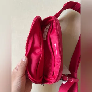 Lululemon Everywhere Belt Bag 1L - Cherry Mist thumbnail 11