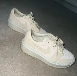 Nike Air Jordan 1 Low Women’s thumbnail 1