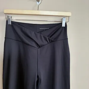 Aeropostale black criss cross front bootcut leggings women's size medium casual thumbnail 2