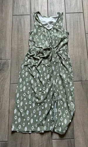 Sleeveless Olive Green Tie-Waist Midi Dress with Diamond Print thumbnail 1