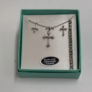 Swarovski Crystal Cross Necklace & Earrings Gift Set Silver Tone NIB thumbnail 2