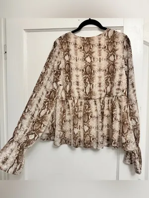 Peach Love California Brown and Cream Snake Print V-Neck Top thumbnail 2
