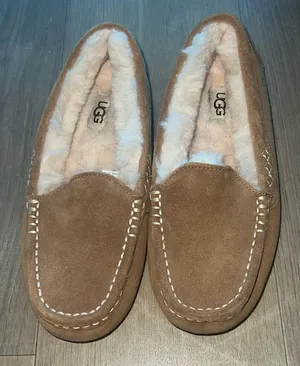 Ugg slippers  thumbnail 1
