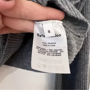 Reformation Luisa Grey Turtleneck Cashmere Sweater thumbnail 7
