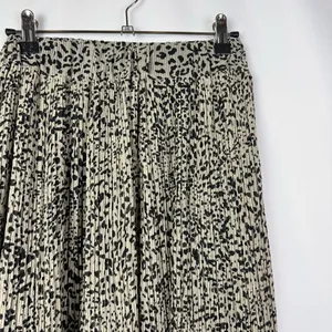 Boutique Tan Speck‎ Leopard Pleated Maxi Skirt S thumbnail 3
