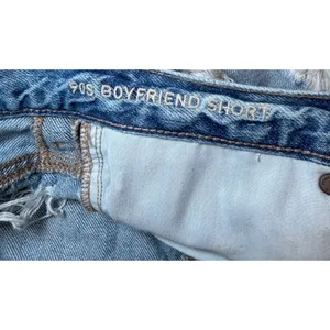 American Eagle Womens Size 6 90s Boyfriend Shorts Blue Denim Distressed Cut Off thumbnail 5