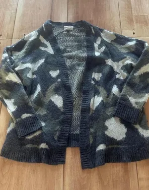 Universal‎ Thread Womens Camo Cardigan Sweater Gray Green Medium Camouflage thumbnail 1