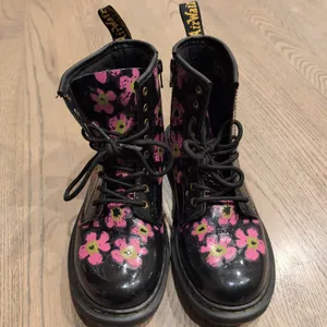 Dr. Martens 1460 J Floral Patent Leather Boots Black Pink Size 5 ladies 4 kids thumbnail 9