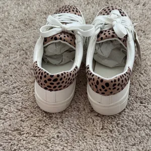 Universal Thread White and Tan Dot Sneakers thumbnail 3