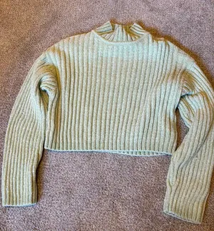 H&M Green Cropped Sweater thumbnail 1