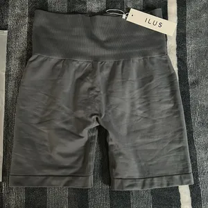 ILUS Seamlux Intensify Athletic shorts Large NWT Gray thumbnail 6