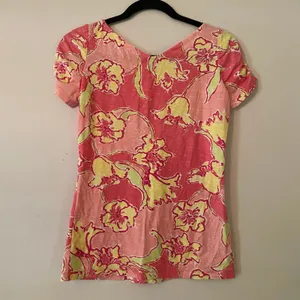 Lilly Pulitzer Pink Yellow Floral Cotton T-Shirt V-neck Preppy Women's size XS thumbnail 5