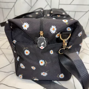 Alice + Olivia Duffel Bag Medium Black Daisy Floral Crossbody Travel Weekend‎ thumbnail 8