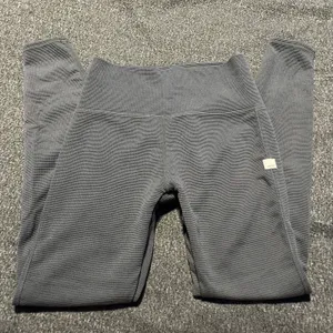 Vuori Womens Bayview Thermal Leggings 27” Size Small Grey Waffle Knit High Rise thumbnail 1