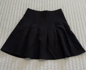Alice + Olivia Black Employed Pleated Short Skirts A Line Sz 2 Women’s thumbnail 1