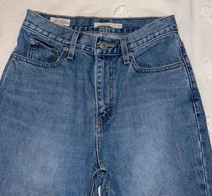 Levi’s Mom Jeans thumbnail 1