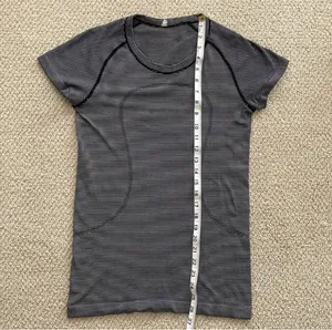 LULULEMON Swiftly Tech Short Sleeve Crew T-Shirt 6 Hyper Stripe Black Like New thumbnail 5