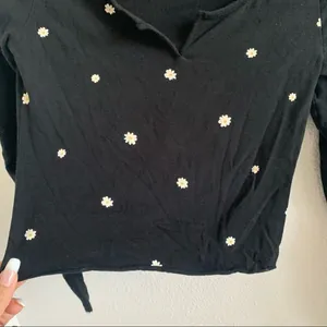 VS PINK Black Daisy Raw Hem Crop XS thumbnail 3