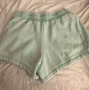 Boutique shop shorts Green Size M thumbnail 2