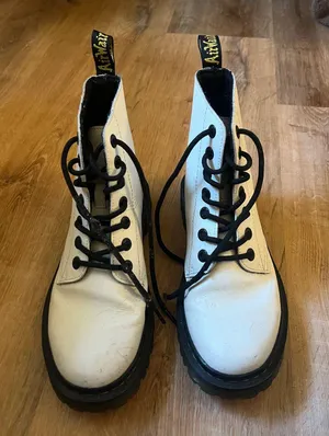 Dr. Martens thumbnail 1