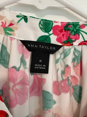 ANN TAYLOR Floral Mixed Media Ruffle Sleeve Tie Neck Shell Top White Strawberry thumbnail 6