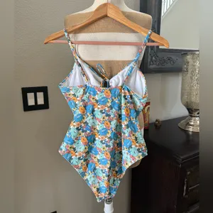 CUPSHE one piece floral swimsuit M thumbnail 3