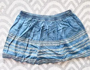 ABERCROMBIE & FITCH Chambray Soft Denim Embroidered Short Mini Skirt Medium NWT thumbnail 4