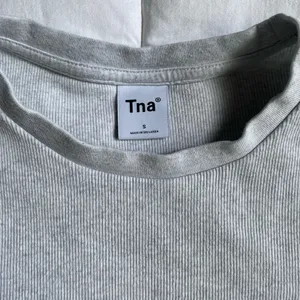 Aritzia TNA HomeStretch™ Rib Crew Waist T-Shirt Cropped Heather Cloud White size Small thumbnail 3