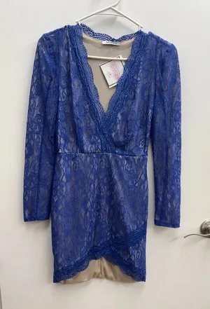 Women’s size small sophisticated Xtaren dress thumbnail 1