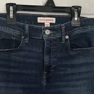 Lucky Brand Mid Rise Flare Jeans Women's 10/30 Medium Wash Denim Raw Hem thumbnail 2