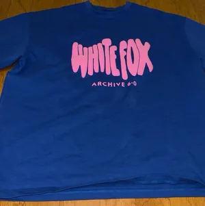 Brand New White Fox Archive 6.0 Oversized Tee in Blueberry & neon pink Size M/L thumbnail 4