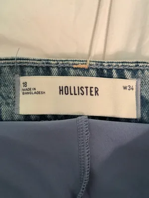 Hollister Bow Applique Low Rise Denim Micro skort in Light Wash thumbnail 4
