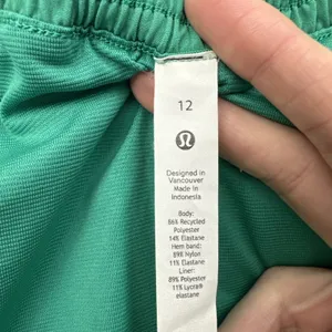 Lululemon Hotty Hot Shorts High Rise 2.5" Kelly Green Athletic Women's 12 thumbnail 5