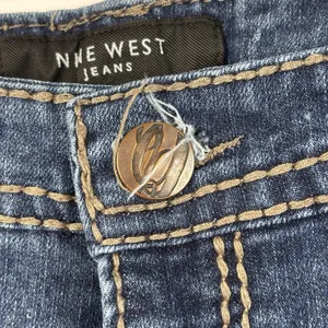 Nine West Jeans Womens 10/30 Bling Embroidered Rhinestone Capri Pants Blue Denim thumbnail 12